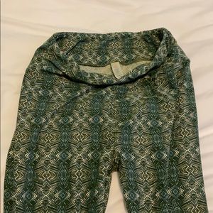 Green printed Lularoe leggings